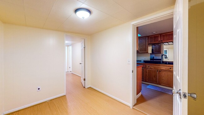 Building Photo - Cozy two bedroom one bath with large stora...