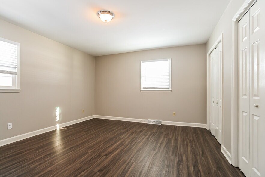 Building Photo - 717 Goose Creek Dr