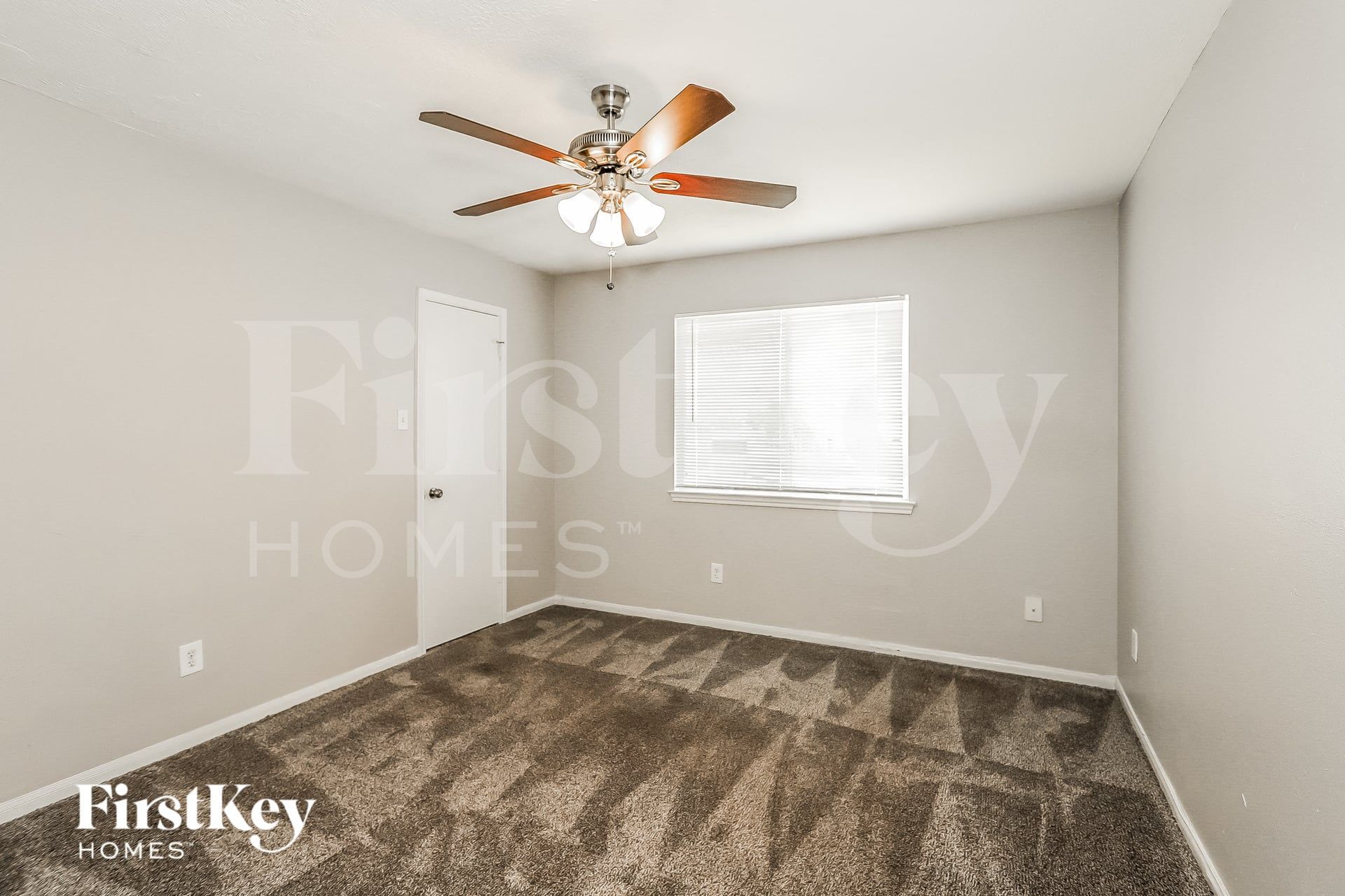 Building Photo - 518 Foxglove Dr