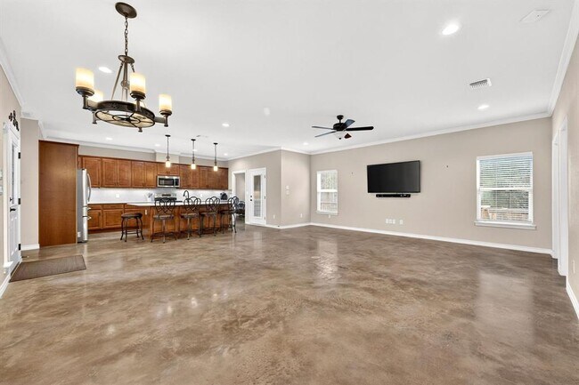 Building Photo - 606 Rogart Dr