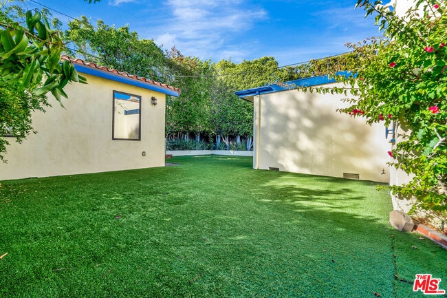 Building Photo - 10587 Holman Ave