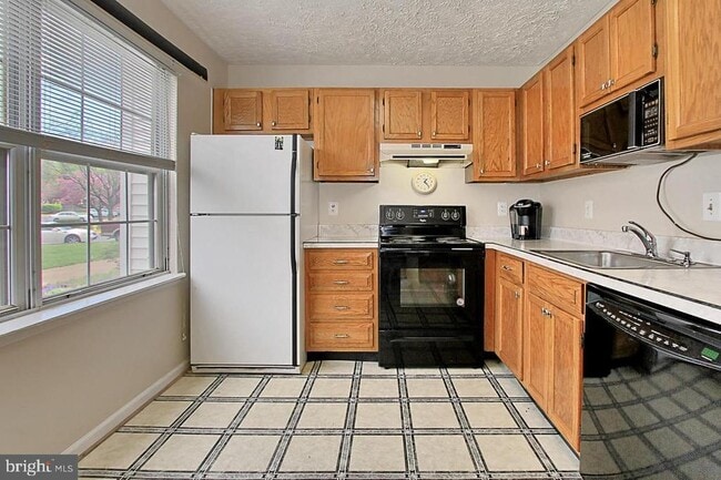 Building Photo - 8607 Woodhue Ct