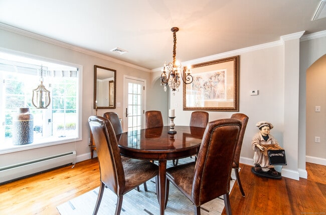 Building Photo - 558 N Roast Meat Hill Rd