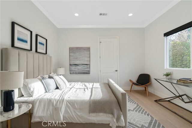 Building Photo - 19148 W Oxnard St