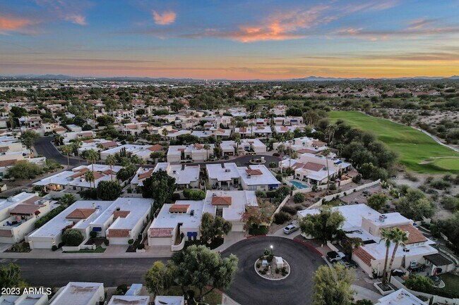 Building Photo - 4611 E Desert Dr