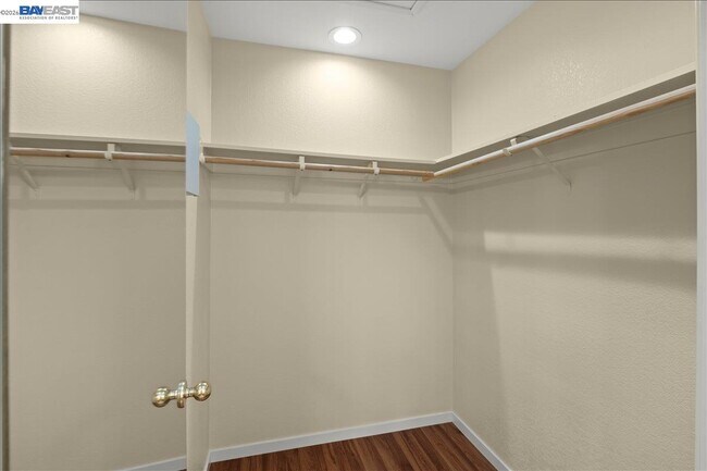 Building Photo - 38806 Litchfield Cir