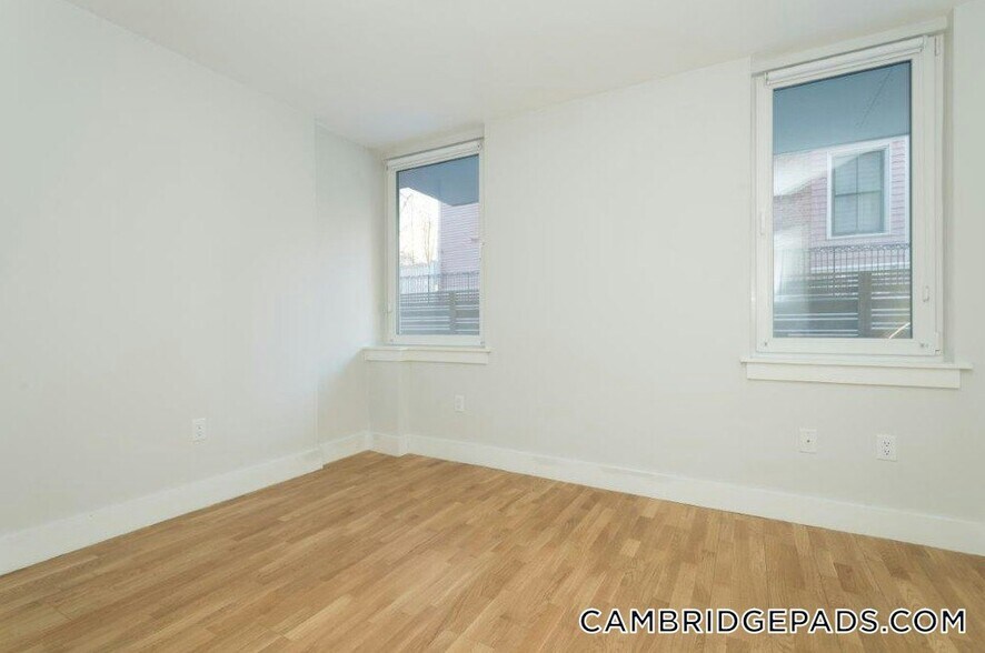 Building Photo - 334 Harvard St
