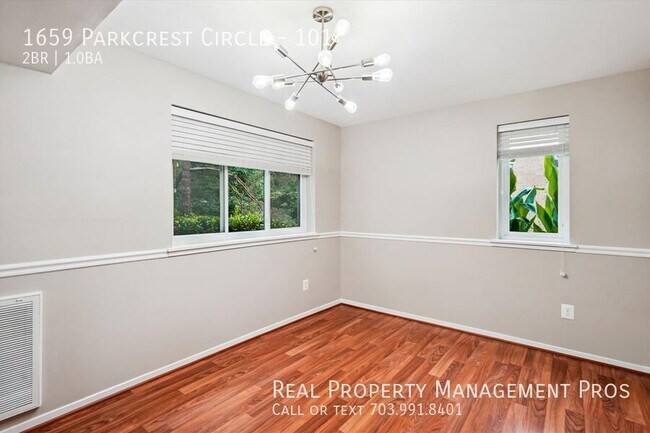 Building Photo - 1659 Parkcrest Cir