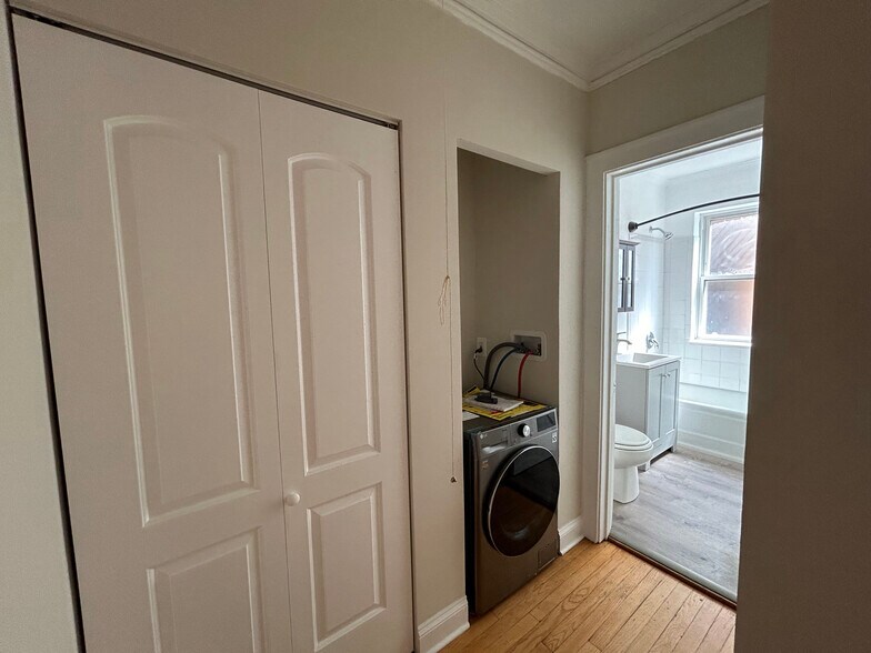 Building Photo - 910 Green Bay Rd