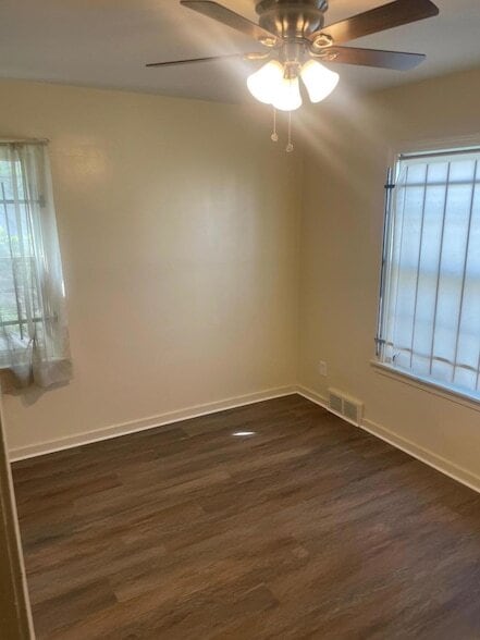 Building Photo - 11430 Hubbell Ave