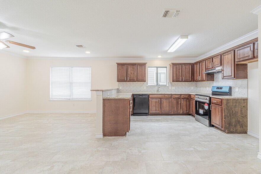 Building Photo - 11427 Creek Eagle