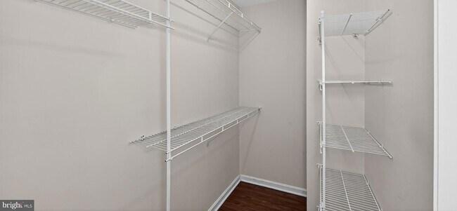 Building Photo - 2483 Lakeside Drive