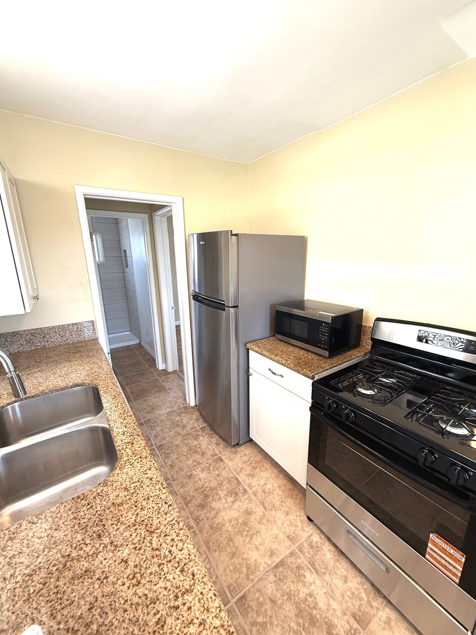 Building Photo - 180 Glover Ave