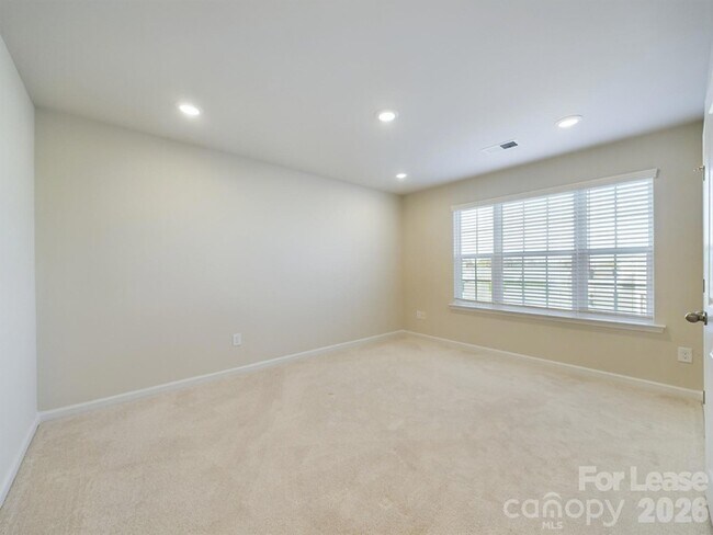 Building Photo - 3040 Whipcord Dr