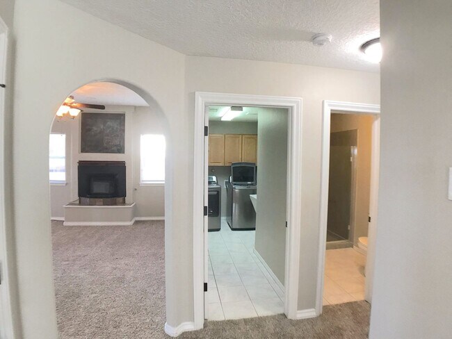 Building Photo - Stunning 4 bedroom in La Cueva area. Spacious layout. Refrigerated air! Extra Space!