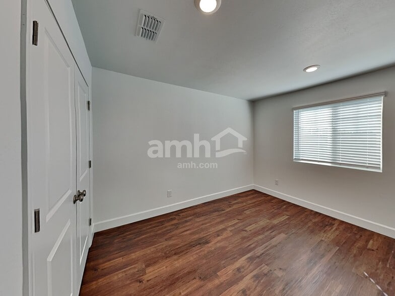 Building Photo - 8887 N 171st Dr