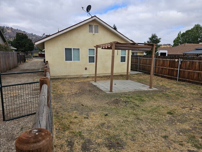 Building Photo - 17960 Swaps Ct