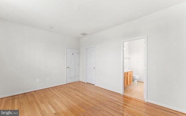 Building Photo - 575 Hunters Rd