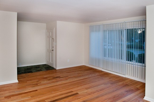 Living Area - Monon Park, Managed by Buckingham Monon Living