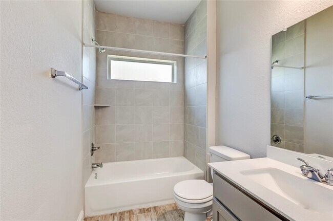 Building Photo - 113 Riverhill Dr