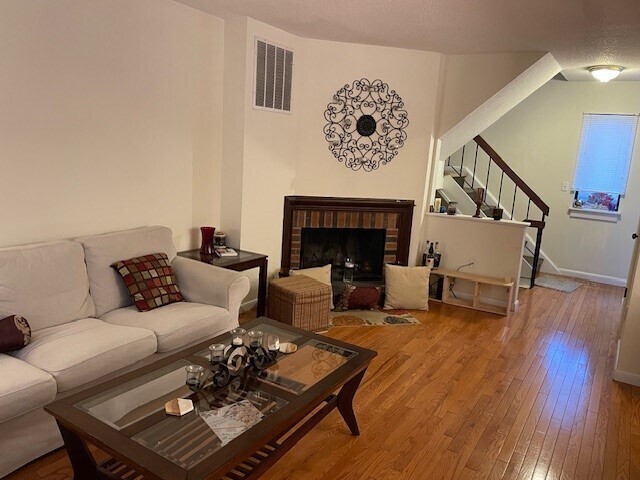 Livingroom - 428 Thoreau Rd