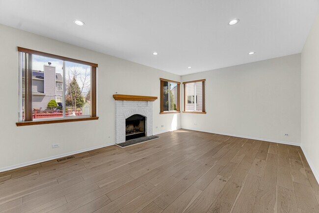 Building Photo - 1998 Conway Ln