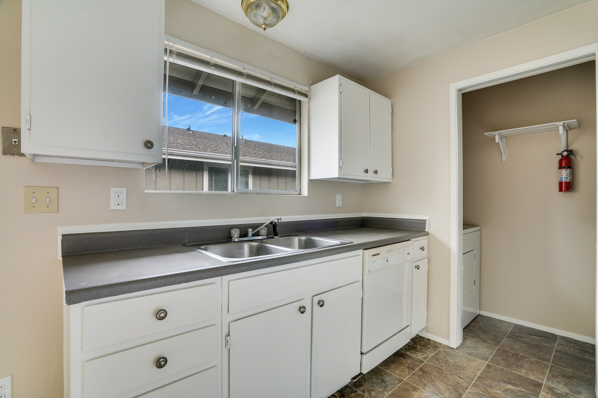 Building Photo - 2412 S I St