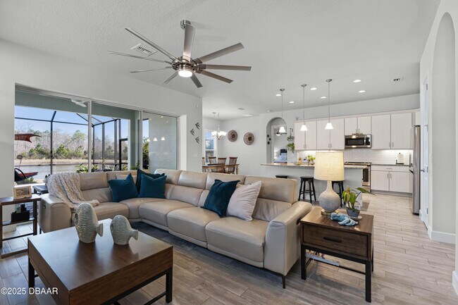 Building Photo - 636 Mosaic Blvd