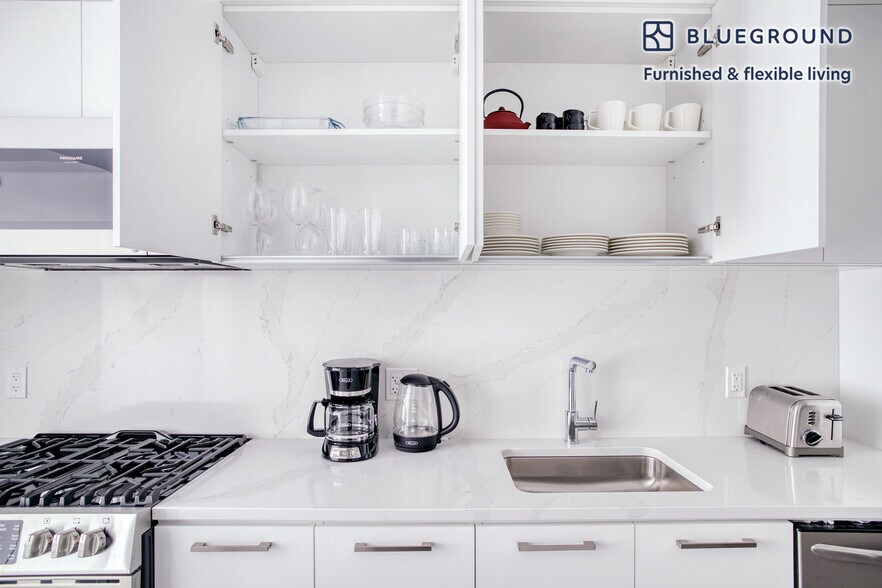 Building Photo - 949 1st St SE