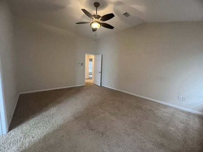 Building Photo - Home for Rent in the Desired Brookview Forest Subdivision