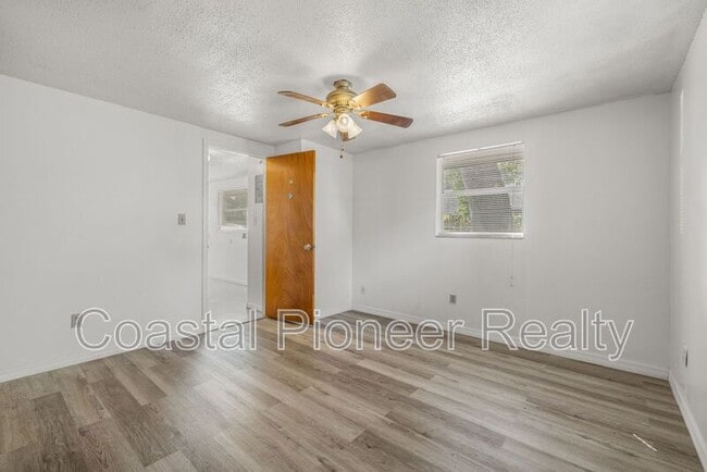 Building Photo - 9610 N 12th St