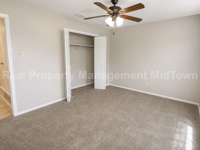 Building Photo - 4209 Wingrove Dr