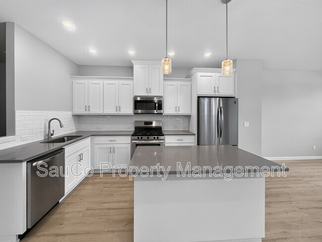 Building Photo - 7024 SE Frasier Ln