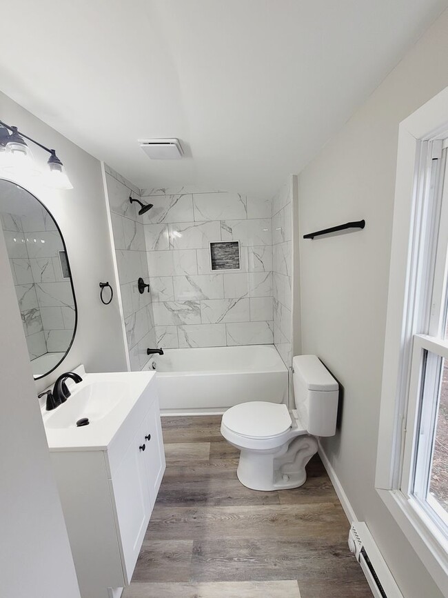 Building Photo - One-Bedroom Apartment for Rent Close to Downtown!