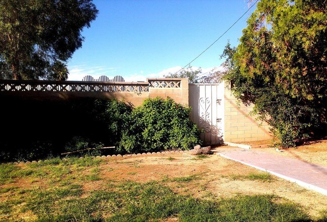 Building Photo - 4725 E 25th St