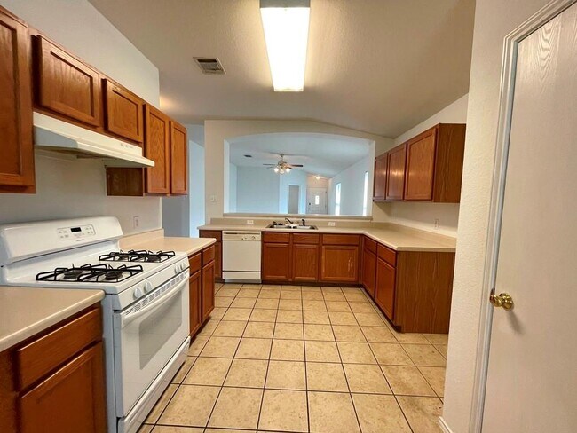 Building Photo - 600 Golden Gate Dr