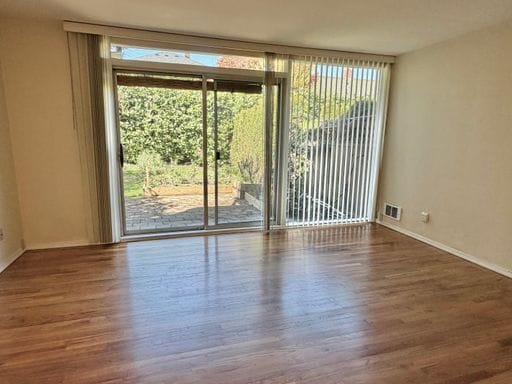 Building Photo - Charming 1-Bedroom Retreat in Queen Anne - Near Fremont! Available Now!