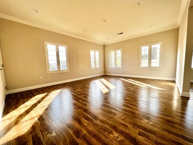 Building Photo - 6261 W Olympic Blvd