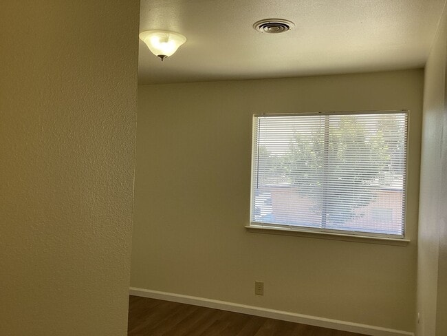 Building Photo - 1414 W Vassar Ave