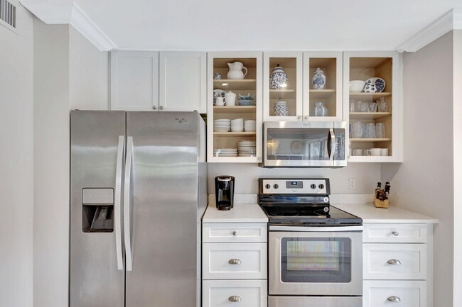 Building Photo - 438 Brackenwood Ln S