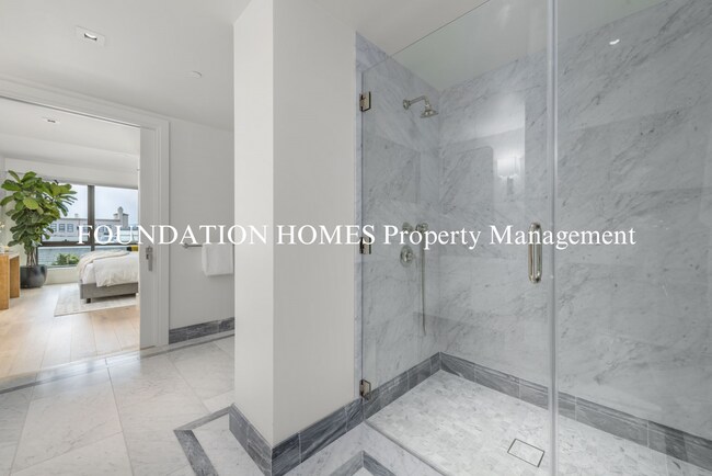 Building Photo - Luxury 2BD/2BA Condo at Union House!  Panoramic Views!  Doorman!  A/C!  FOUNDATION HOMES