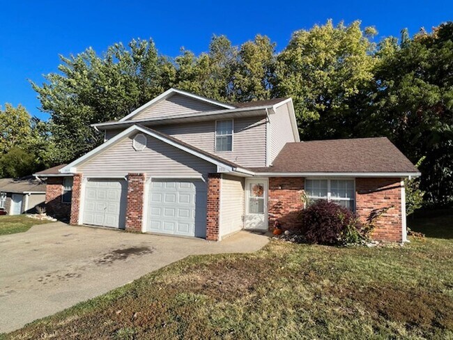 Building Photo - 3909-3911 Olympic Ct