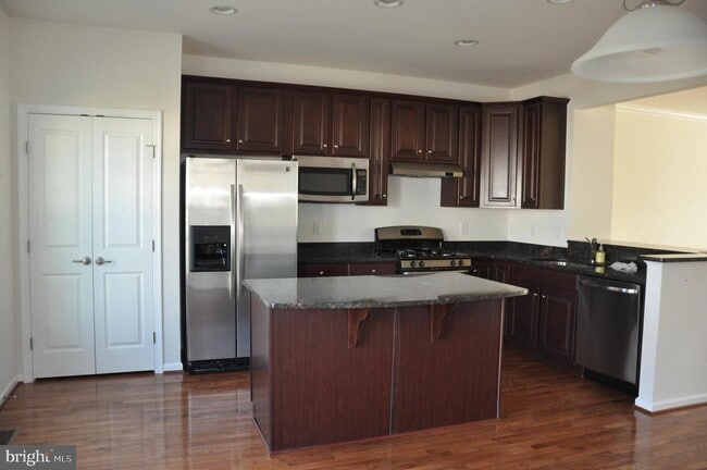 Building Photo - 905 Susan Cir