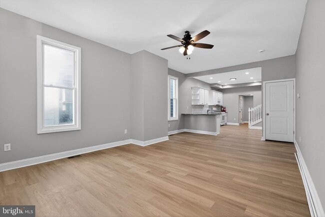 Building Photo - 325 Monmouth St