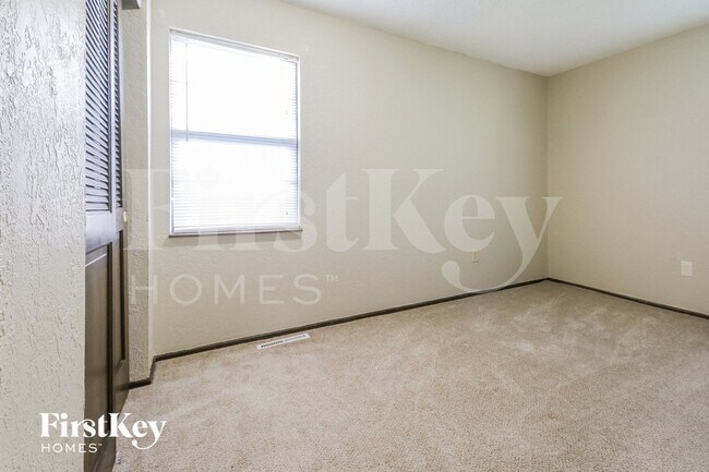 Building Photo - 4501 NW Amesbury Pl
