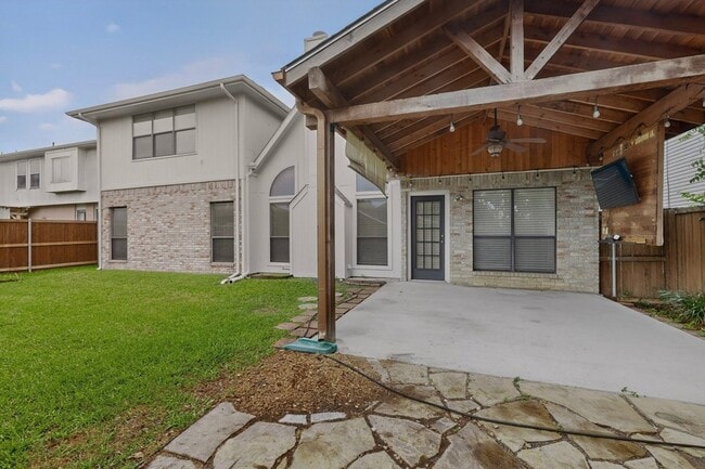 Building Photo - 817 Edmonton Dr