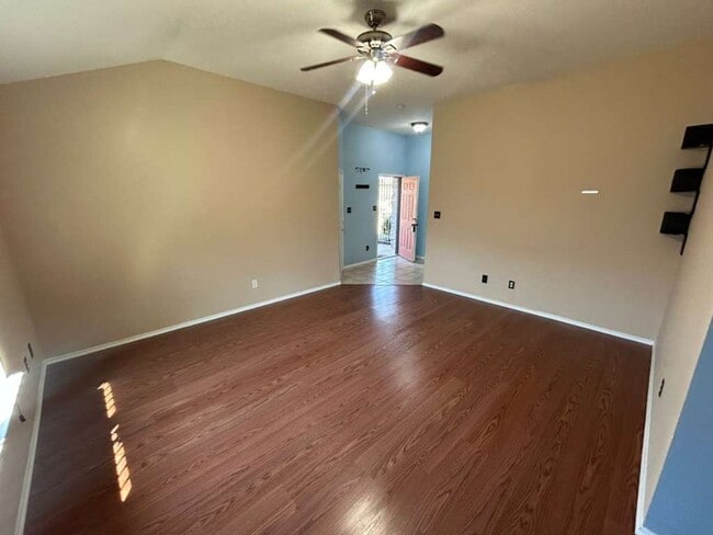 Building Photo - 3830 Kiest Knoll Dr