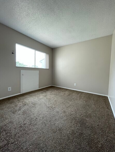 Private Bedroom - 904 Byron Ln