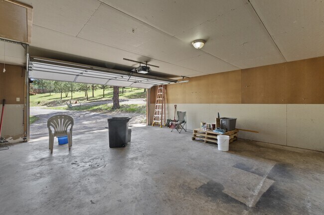 Building Photo - 103 E Miller Ct