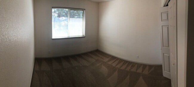 Building Photo - Live in Town-Sisters Oregon